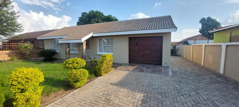 3 Bedroom Property for Sale in Mmabatho North West